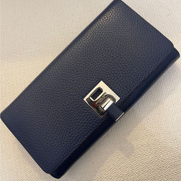 Michael Kors Collection Bancroft Tote & Wallet - Picture 5 of 11